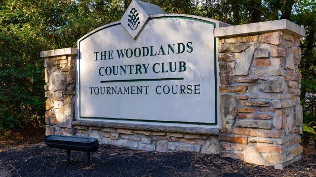 The Woodlands Country Club sign